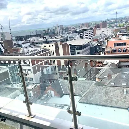 Winners Of 2025 Traveller Award, Elegant Two Bedroom City Central Apartment With Netflix & Wifi Leeds  Exterior photo