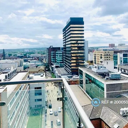 Winners Of 2025 Traveller Award, Elegant Two Bedroom City Central Apartment With Netflix & Wifi Leeds  Exterior photo