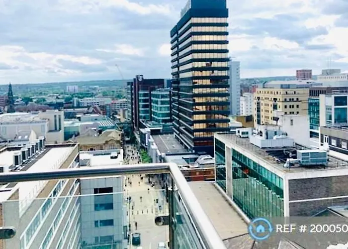 Winners Of 2025 Traveller Award, Elegant Two Bedroom City Central Apartment With Netflix & Wifi