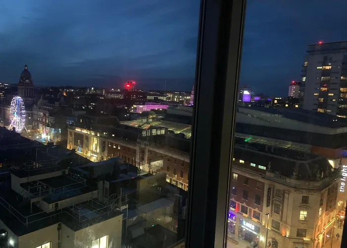 Winners Of 2025 Traveller Award, Elegant Two Bedroom City Central Apartment With Netflix & Wifi