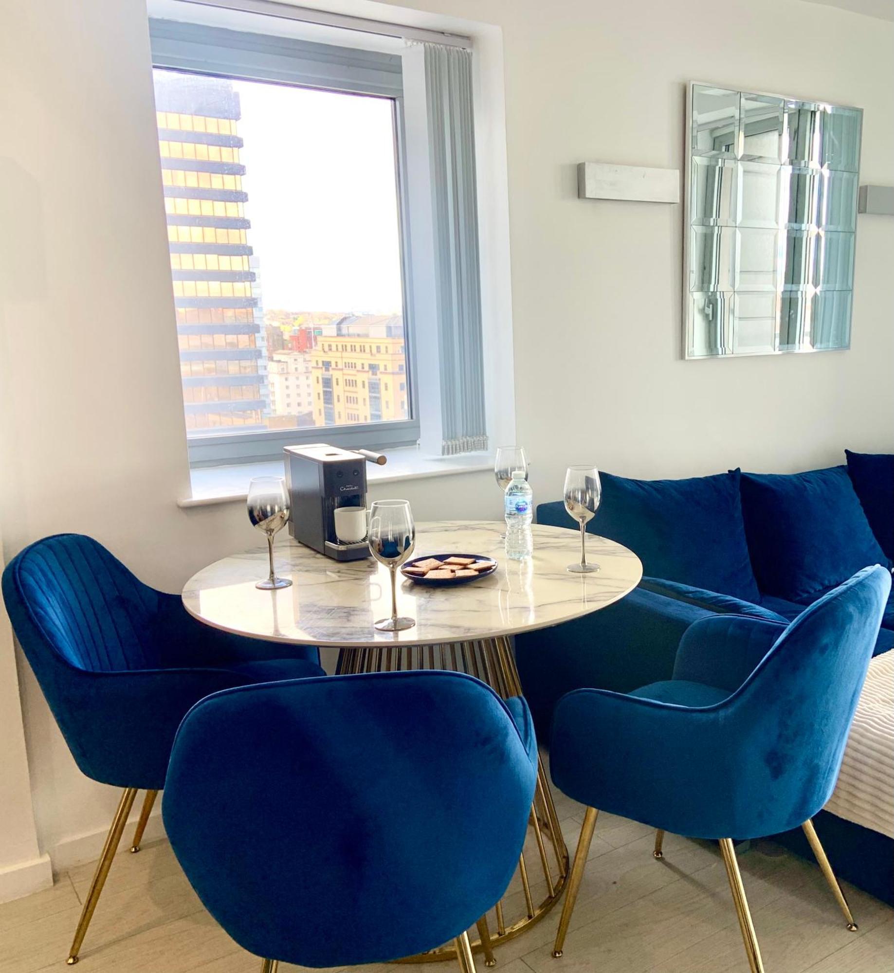 Apartment Winners Of 2025 Traveller Award, Elegant Two Bedroom With Netflix & Wifi Leeds (West Yorkshire)