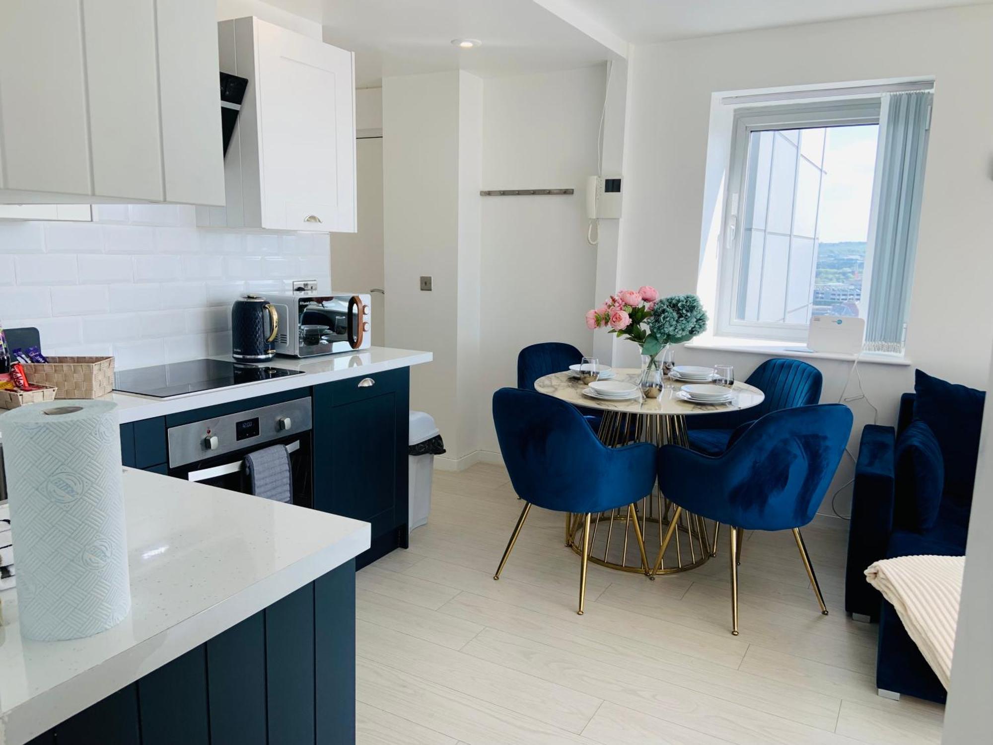Winners Of 2025 Traveller Award, Elegant Two Bedroom With Netflix & Wifi *