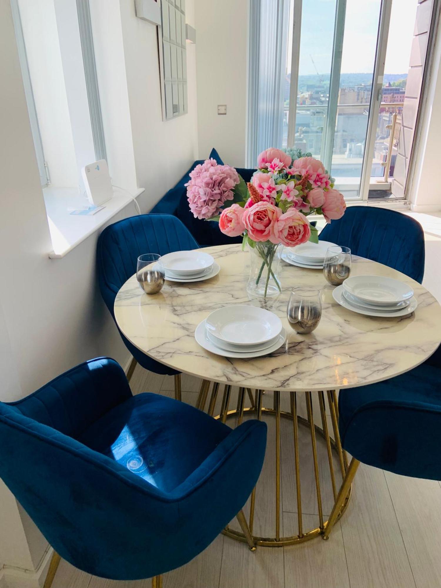 Winners Of 2025 Traveller Award, Elegant Two Bedroom With Netflix & Wifi *