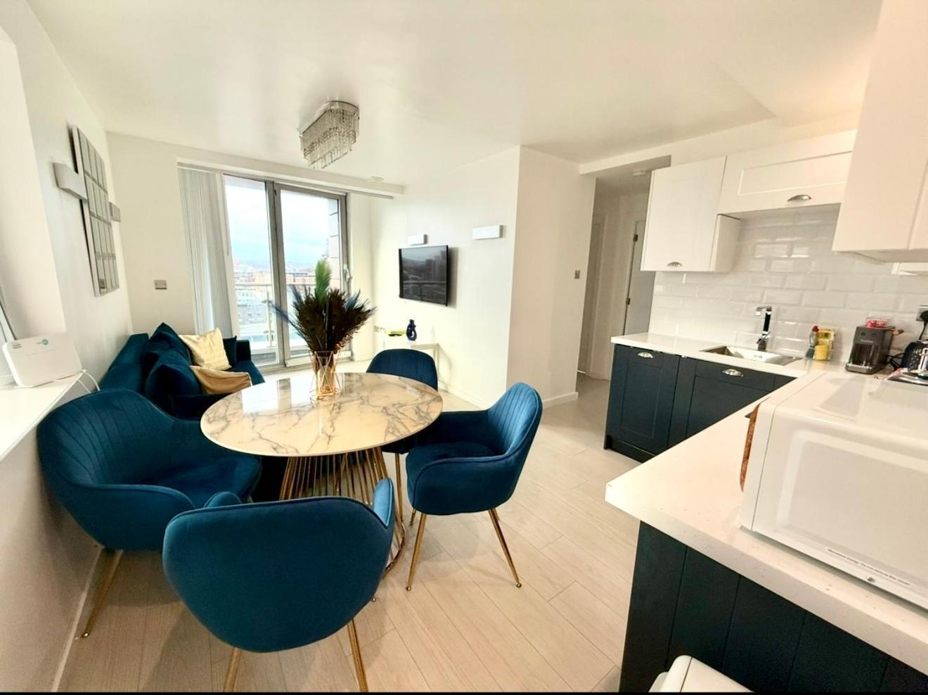 Apartment Winners Of 2025 Traveller Award, Elegant Two Bedroom With Netflix & Wifi Leeds (West Yorkshire)